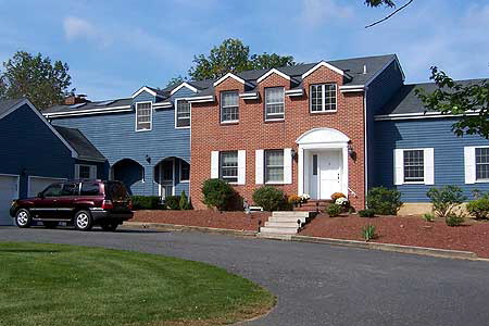 3,700 S.F. 4-Bedrooms Traditional/Contemporary Design 